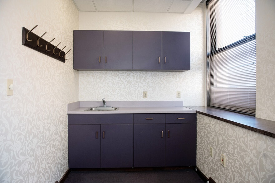 More Photos Of 6 W Federal St, Youngstown Office For Sale