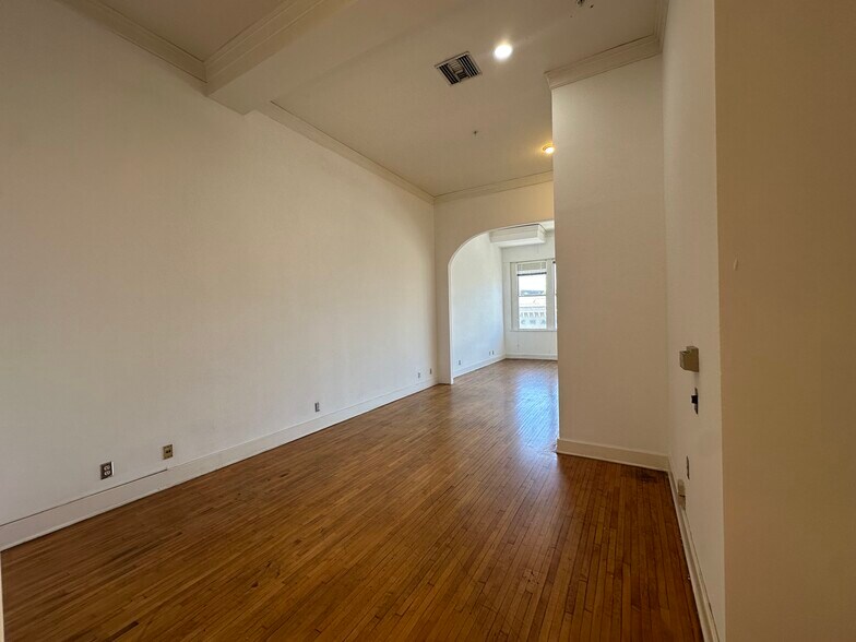 More Photos Of 26 E Colorado Blvd, Pasadena Storefront Retail Office For Lease