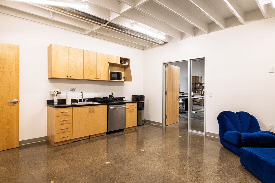More Photos Of 3400 Susan St, Santa Ana Manufacturing For Lease