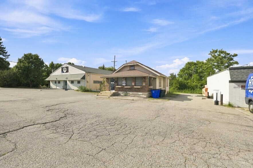 More Photos Of 1077 Millville Ave, Hamilton Freestanding For Sale