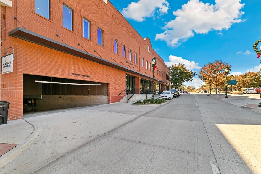 More Photos Of 205 W Louisiana St, McKinney Office For Lease