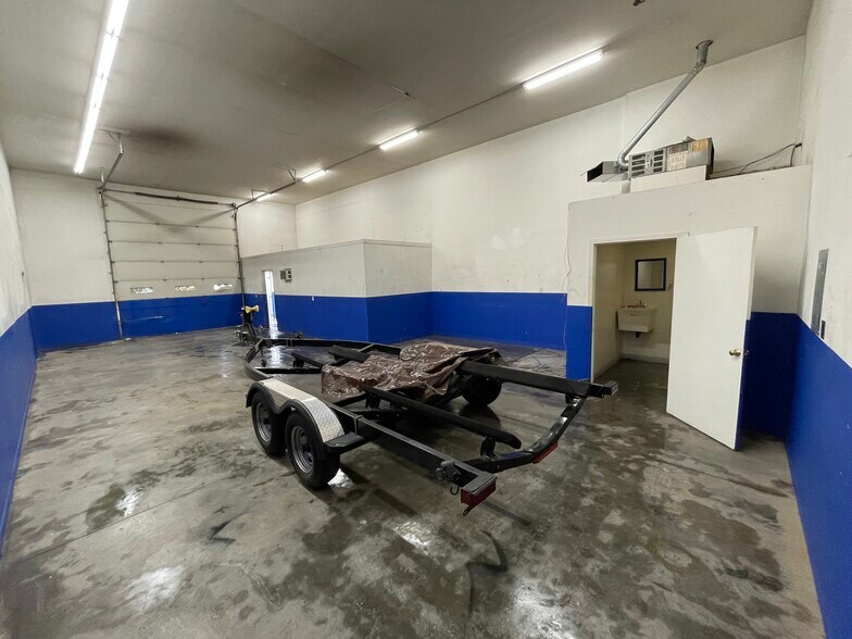 More Photos Of 211 Montgomery Ave, Newark Light Distribution For Lease