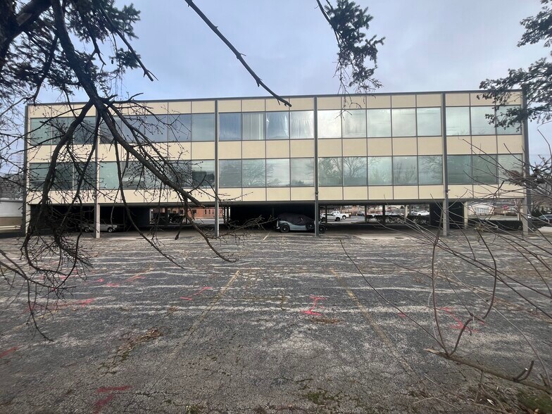 More Photos Of 5135 Golf Rd, Skokie Medical For Sale