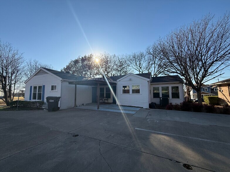 More Photos Of 513 S Tennessee St, McKinney Office For Sale