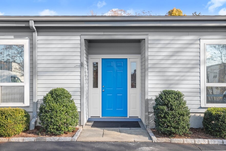 More Photos Of 6 Oak St W, Greenwich Office For Lease