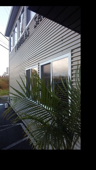 More Photos Of 1041 Shawnee Rd, Lima Freestanding For Lease