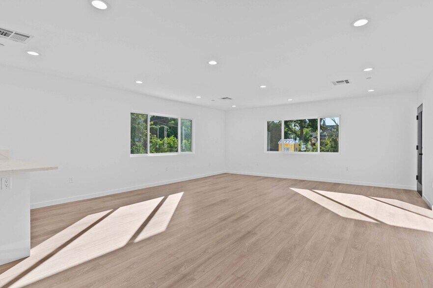 More Photos Of 6842 Cedros Ave, Van Nuys Apartments For Sale