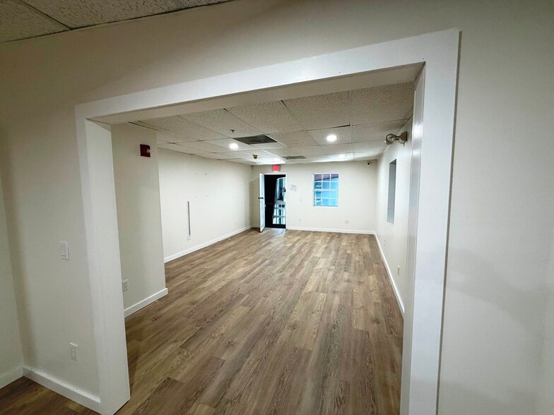 More Photos Of 2020 Ortiz Ave, Fort Myers Warehouse For Sale