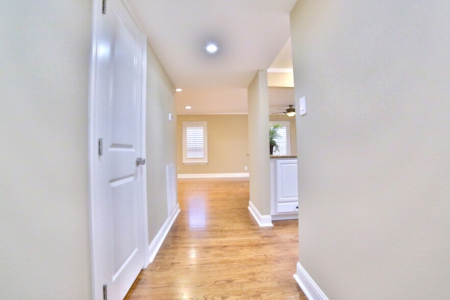 More Photos Of 2625 Peckham St, Houston Office Residential For Lease