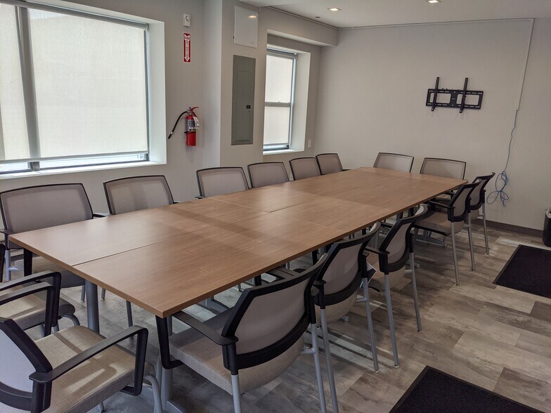 More Photos Of 90-34 161st St, Jamaica Office For Lease