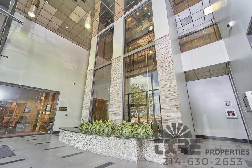 More Photos Of 669 Airport Fwy, Hurst Office For Lease