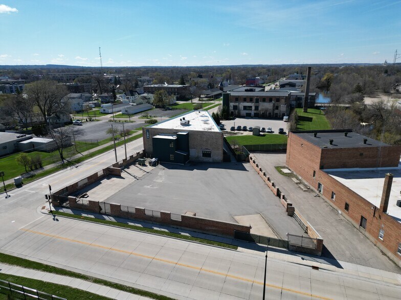 More Photos Of 24 S Brooke St, Fond Du Lac Office For Sale