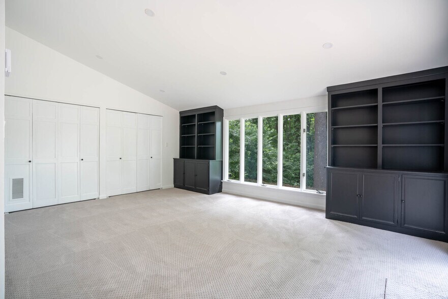 More Photos Of 228 Pattonwood Dr, Southington Multifamily For Sale