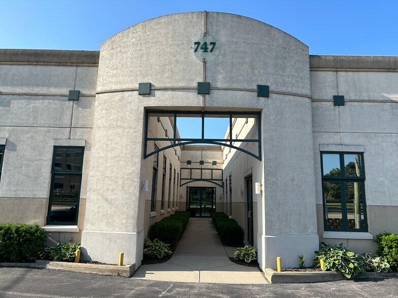 More Photos Of 747 Lake Cook Rd, Deerfield Flex For Lease