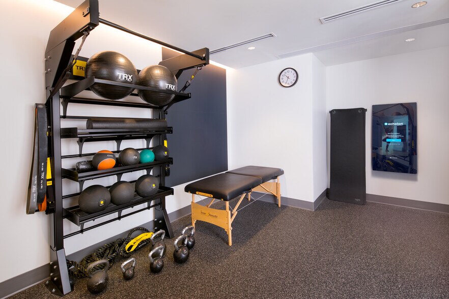 More Photos Of 2 Bethesda Metro Ctr, Bethesda Office For Lease