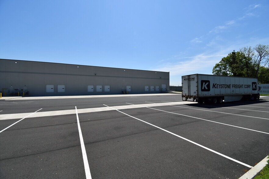 More Photos Of 124 Route 17K, Newburgh Distribution For Lease