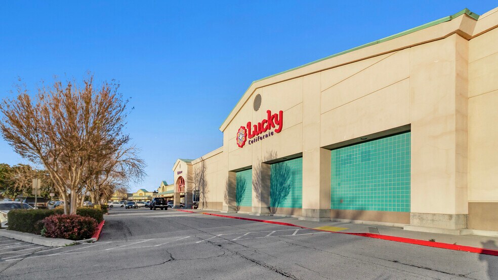 More Photos Of 291 McCray St, Hollister Supermarket For Sale