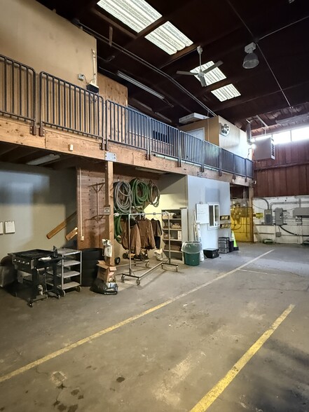 More Photos Of 2990 N Townsend Ave, Montrose Light Distribution For Sale
