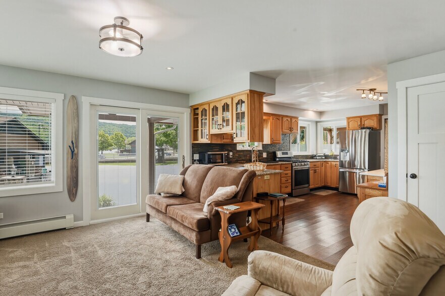 More Photos Of 24 Water St, Hammondsport Hotel For Sale
