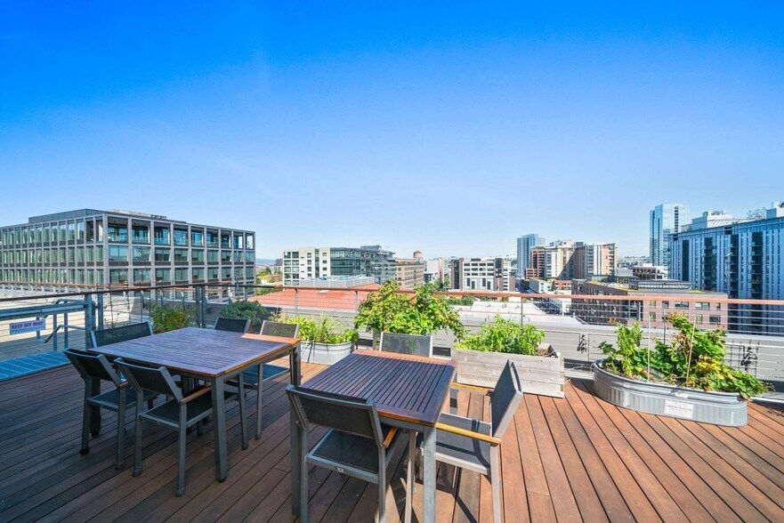 More Photos Of 1314 NW Irving St, Portland Office For Sale