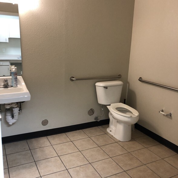 More Photos Of 11601 Pellicano Dr, El Paso Warehouse For Lease