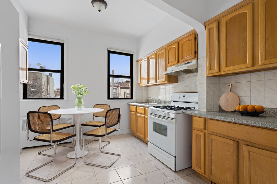 More Photos Of 678 Manhattan Ave, Brooklyn Storefront Retail Residential For Lease