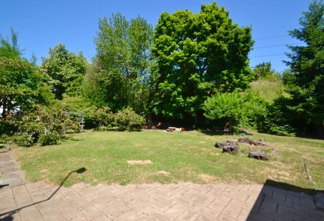 More Photos Of 2105 SE Ochoco St, Portland Office For Sale