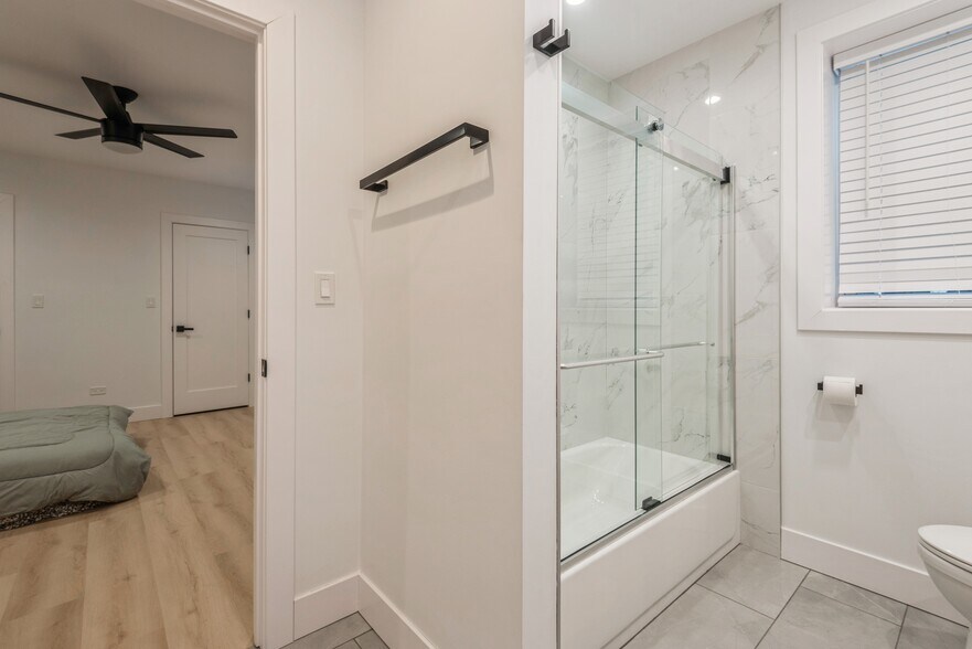 More Photos Of 1535 W Estes Ave, Chicago Multifamily For Sale