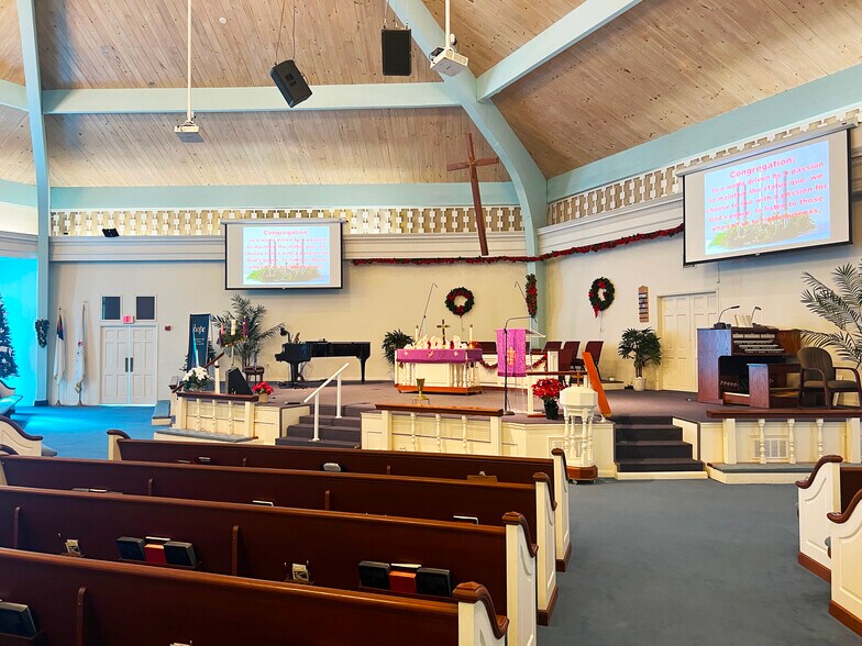 More Photos Of 1800 Cypress Gardens Blvd, Winter Haven Religious Facility For Lease