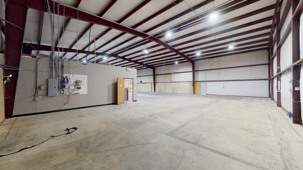 More Photos Of 2350 Patterson Industrial Dr, Pflugerville Warehouse For Sale