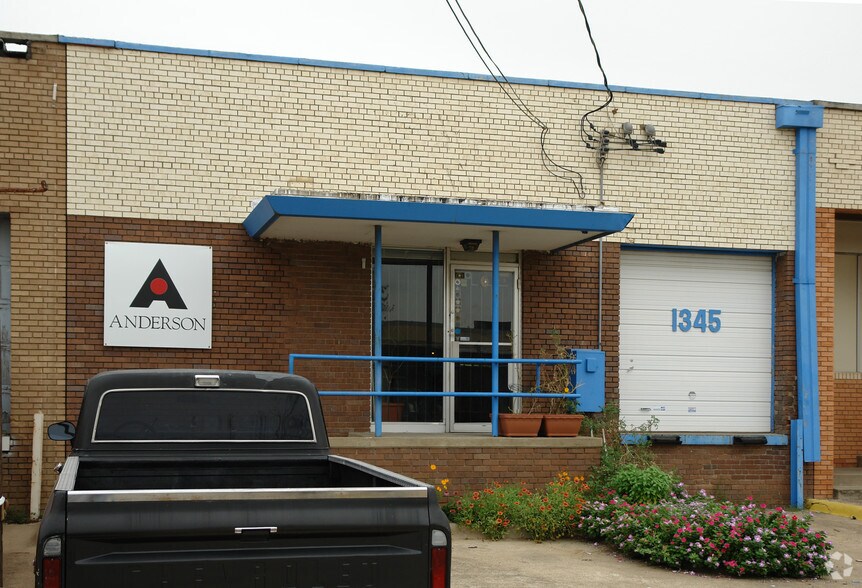 More Photos Of 1345 Conant St, Dallas Flex For Sale