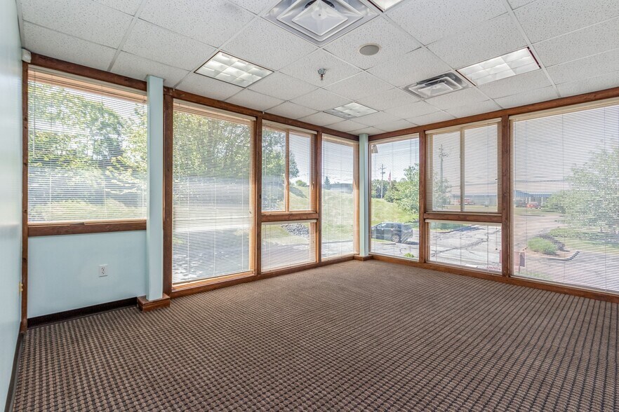 More Photos Of 192 Tower Dr, Middletown Loft Creative Space For Lease