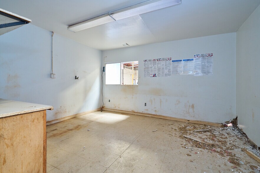 More Photos Of 1200 W El Segundo Blvd, Gardena Manufacturing For Sale