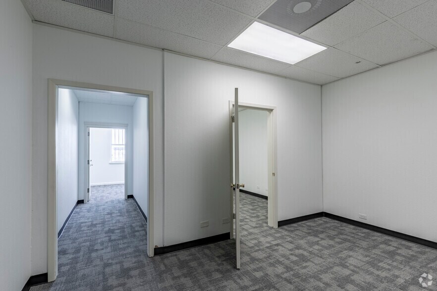 More Photos Of 6836 San Pedro Ave, San Antonio Office For Lease