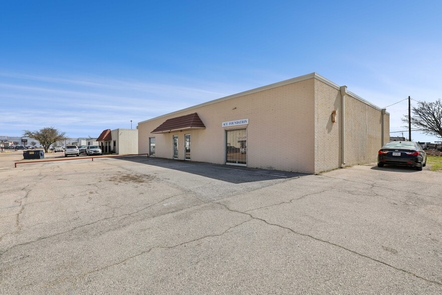 More Photos Of 3616-3618 Dividend Dr, Garland Manufacturing For Sale