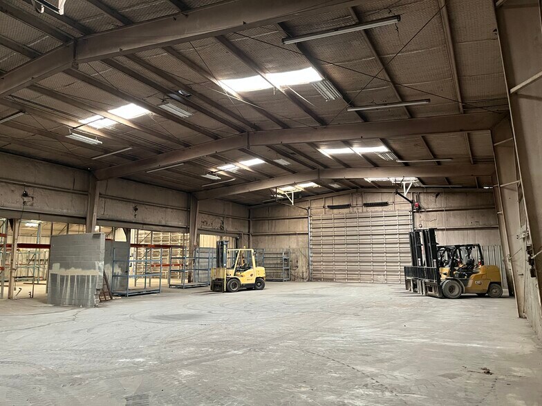 More Photos Of 1520 La Salle Ave, Waco Manufacturing For Lease