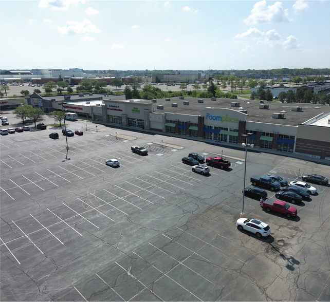 More Photos Of 5641 E 86th St, Indianapolis Restaurant For Lease