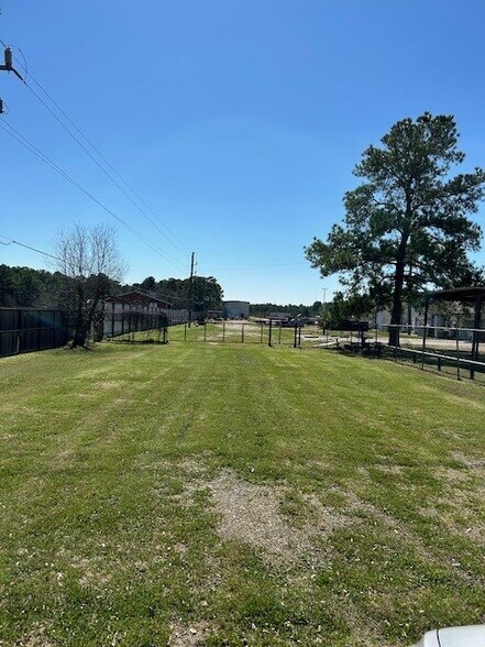 More Photos Of 11117 Mahaffey Rd, Tomball Manufacturing For Sale