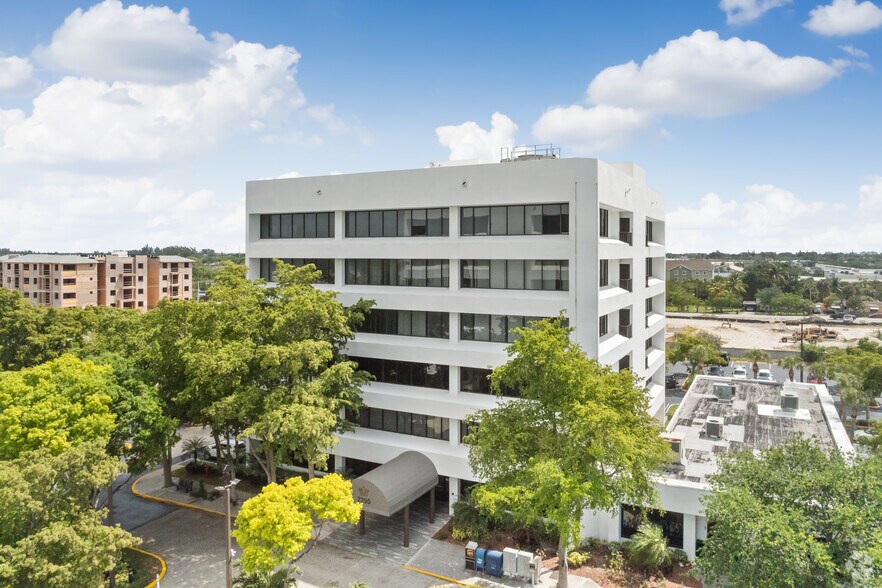 More Photos Of 2290 10th Ave N, Lake Worth Unknown For Lease