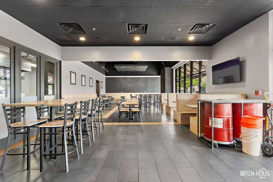 More Photos Of 3001-3007 Garnett Ave, Wichita Falls General Retail For Lease