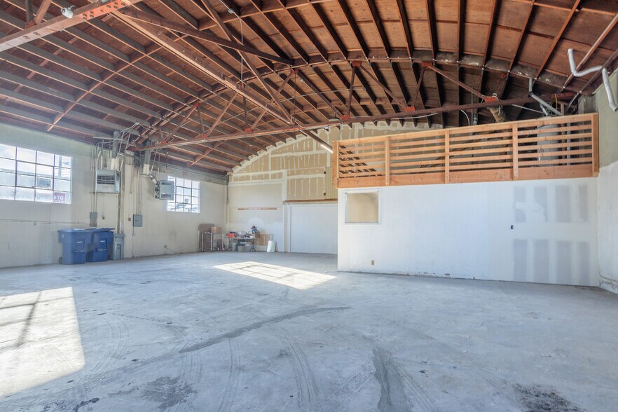 More Photos Of 320 Victory Ave, South San Francisco Warehouse For Lease