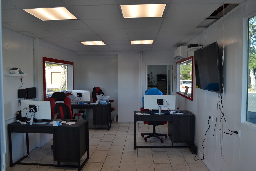 More Photos Of 1516 N Main St, Gainesville Auto Dealership For Sale