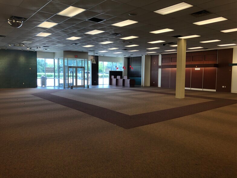 More Photos Of 18775 Lyndon B Johnson Fwy, Mesquite Freestanding For Lease