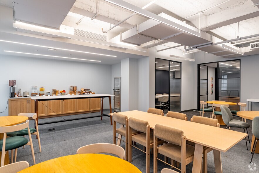 More Photos Of 530 Fifth Ave, New York Office For Lease