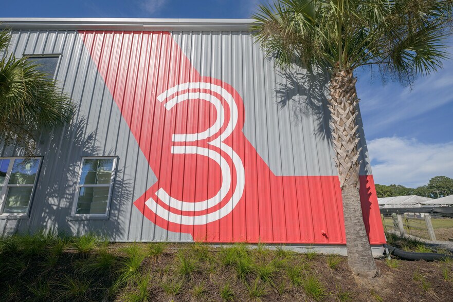 More Photos Of 1750 Signal Point Rd, Charleston Warehouse For Lease