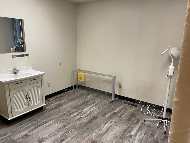 More Photos Of 421 Main St, Tarkio Medical For Sale