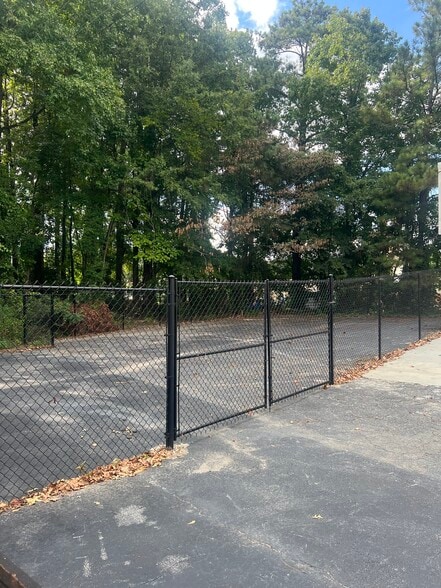 More Photos Of 314 Glynn St N, Fayetteville Service For Lease
