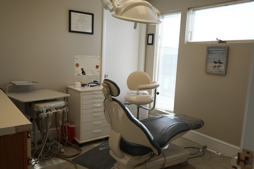 More Photos Of 30 Canton St, Manchester Medical For Lease