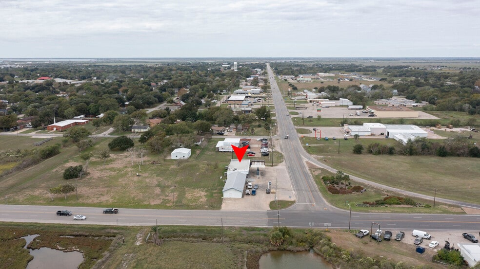 More Photos Of 103 Henderson St, Palacios Convenience Store For Sale