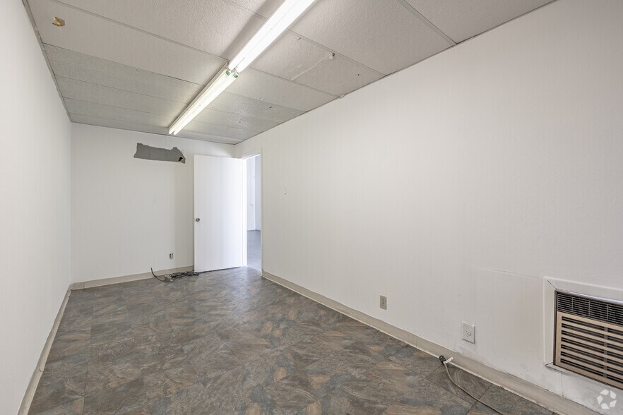 More Photos Of 10415 Perrin Beitel Rd, San Antonio Unknown For Lease